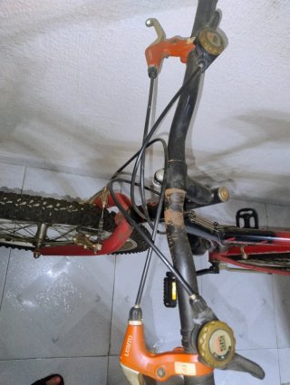 Bicicleta Cross Country Roja y Negra