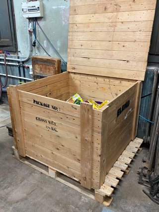 Caja de madera industrial grande