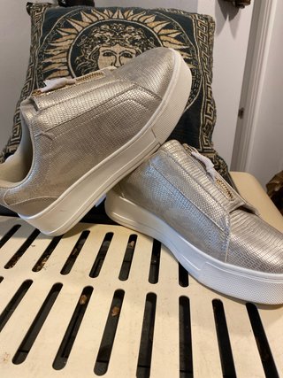 Zapatillas doradas con cremallera T.37