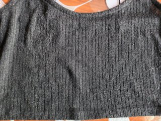 Top negro brillante tirantes finos
