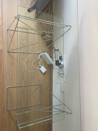 Escritorio de cristal y metal