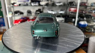 Aston Martin DB4 Zagato 1960 escala 1:18
