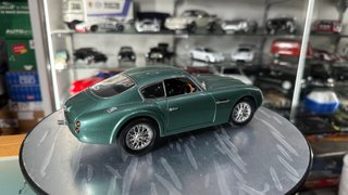 Aston Martin DB4 Zagato 1960 escala 1:18