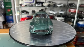 Aston Martin DB4 Zagato 1960 escala 1:18