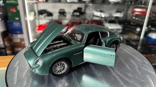Aston Martin DB4 Zagato 1960 escala 1:18