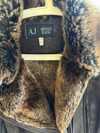 Abrigo Armani Jeans con cuello y interior de pelo