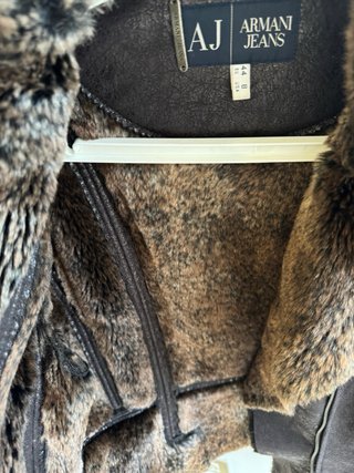 Abrigo Armani Jeans con cuello y interior de pelo
