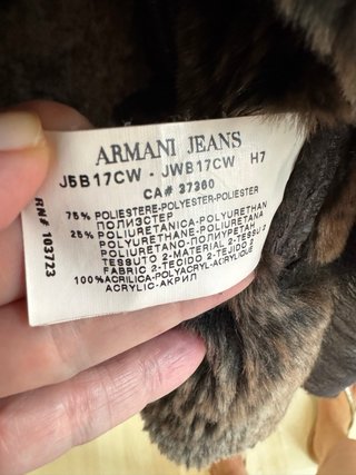 Abrigo Armani Jeans con cuello y interior de pelo