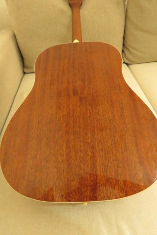 TOKAI J62 VS Guitarra Acústica