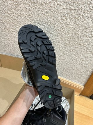 Botas de Montaña y Trekking La Sportiva Negras