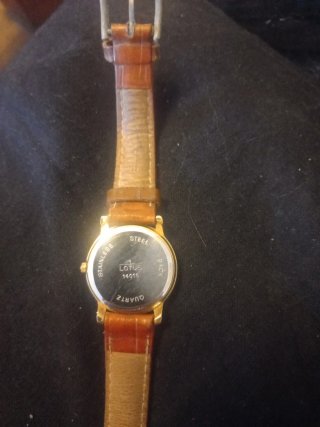 Reloj Lotus Dorado y Marrón