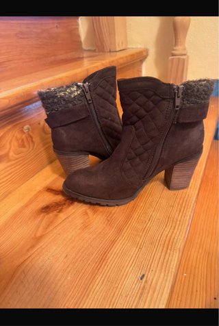 Botas Castanhas com Detalhe em Malha