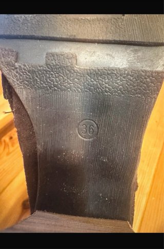 Botas Castanhas com Detalhe em Malha