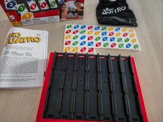 UNO QUATRO Mattel Juego de Mesa