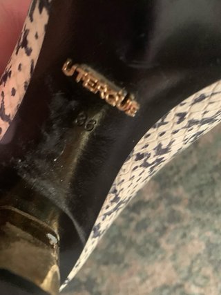 Zapatos tacón Uterqüe piel serpiente