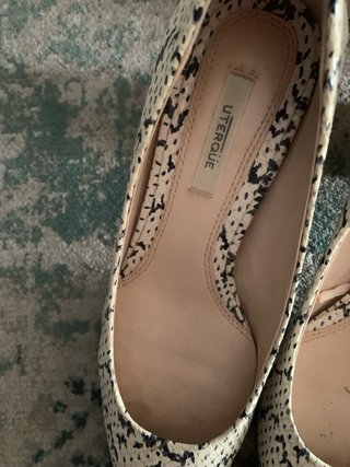 Zapatos tacón Uterqüe piel serpiente
