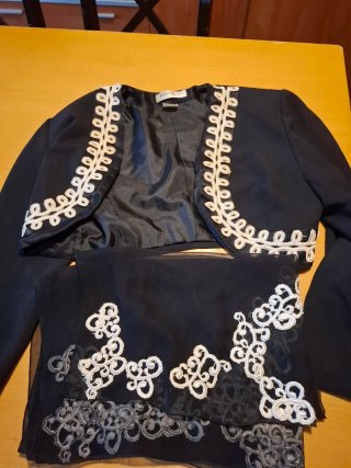 Vestido de fiesta beige y negro
