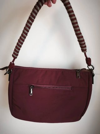 Bolso de mano acolchado burdeos