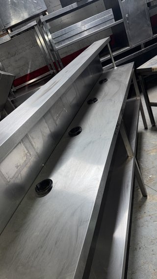 Mesa de acero 260x40x95 buen estado