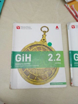 Libro de geografía o historia de Vicens vives 2Eso