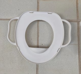 Orinal y adaptador para bebé con diseño