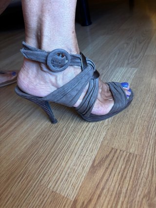Sandalias tacón de ante marrón T.39