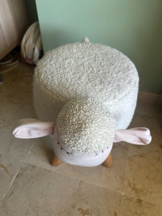 Bonito taburete/puf infantil con diseño de ovejita