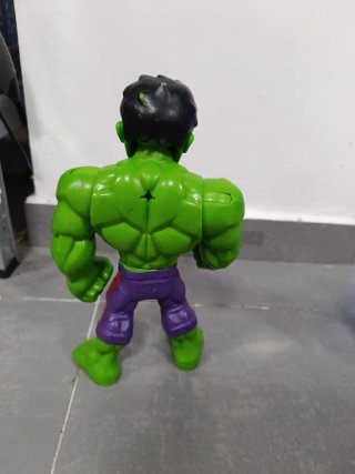Figuras Hulk y Spiderman