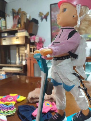 Nancy y su patinete