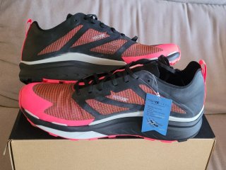 Zapatillas The North Face. Nuevas. Color fucsia.