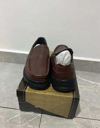 Mocasines de cuero marrón para hombre