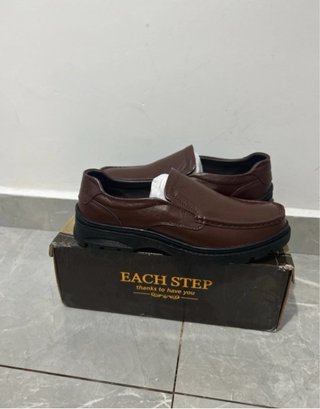 Mocasines de cuero marrón para hombre