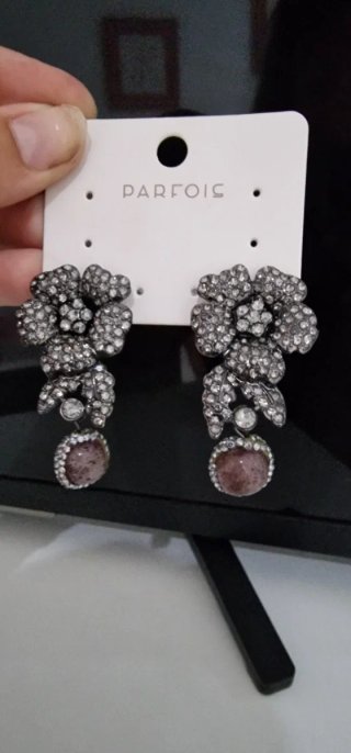 Pendientes Parfois flor con pedrería y piedra rosa