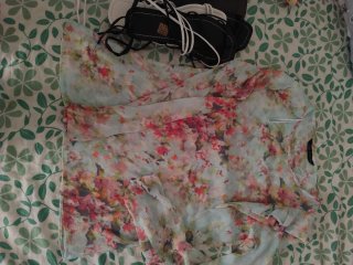 Conjunto blusa floral y 2 sandalias T39