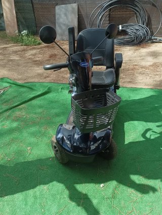 Scooter Invacare azul y negro
