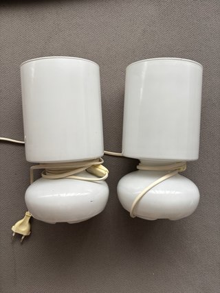 Lámpara de mesa blanca