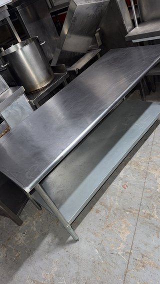 Mesa de acero inoxidable 1.80x70x85 buen estado
