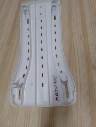 Asiento de bañera blanco y naranja