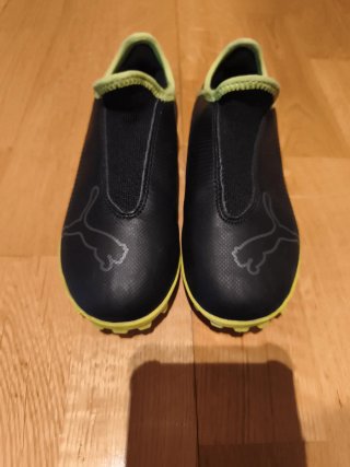 Botas de fútbol Puma multitacos talla 28