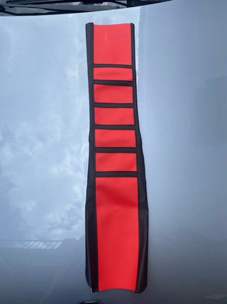 Funda de asiento roja y negra