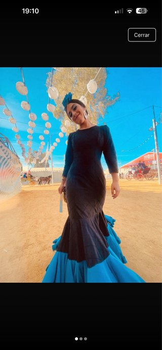 Traje de flamenca negro y azul