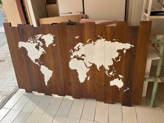 Cuadro Mapa Mundi madera natural. Marca Hannun