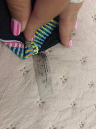 Bikini negro con detalles multicolor
