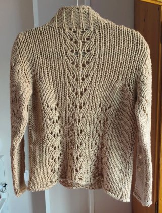 Jersey de punto beige cuello alto