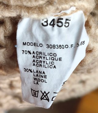 Jersey de punto beige cuello alto