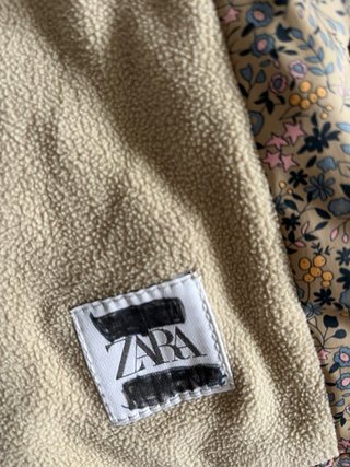 Chaqueta impermeable niña Zara floral
