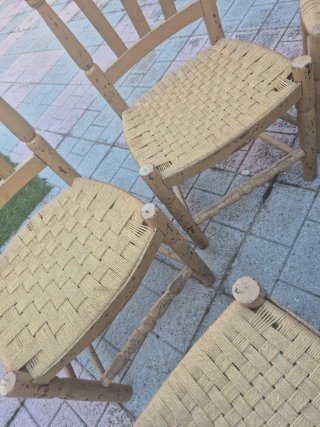 Lote 6 Sillas Antiguas Madera Beige. 5 € CADA UNA.