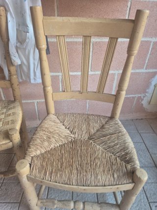Lote 6 Sillas Antiguas Madera Beige. 5 € CADA UNA.