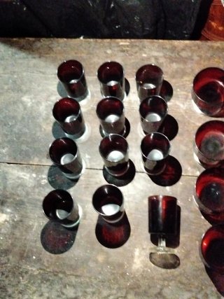 Cristalería antigua rojo sangre