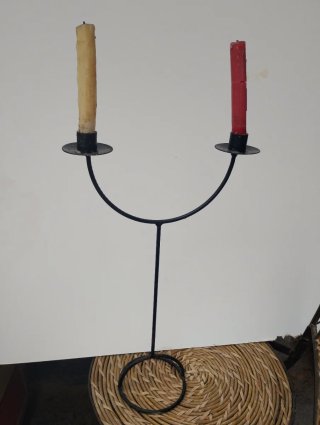 Candelabro de hierro negro